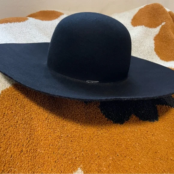 Elegant Black Wide-Brim Hat - Picture 2 of 5